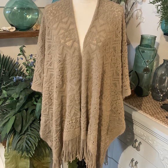 Sweaters - Anna & Ava open knit poncho/kimono O/S
